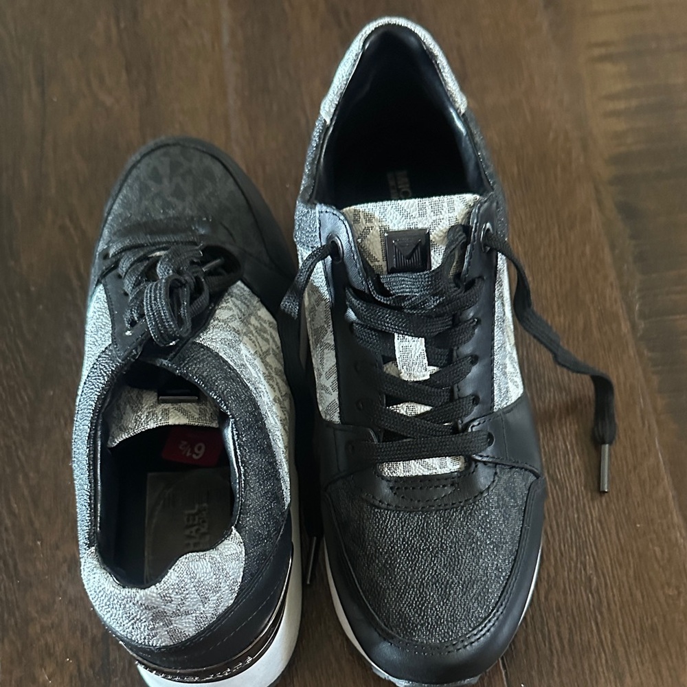Women’s Michael Kors Black and Silver Logo Panel Sneakers Size:6.5 - Picture 10 of 16